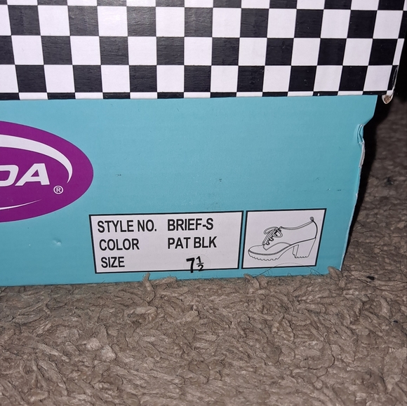 SODA Brief Lace Up Block Heel Womens Shoes Size 7.5 (used) - Picture 9 of 10